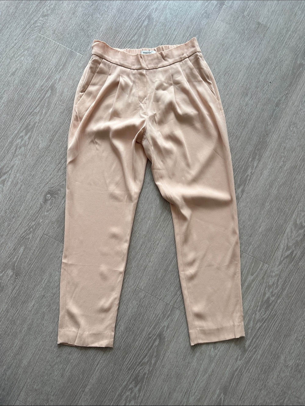Aritzia Babaton Pleat Front Pants in Light Beige.  Preowned. Size00
